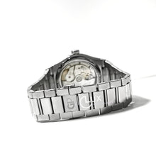 Load image into Gallery viewer, Girard-Perregaux Laureato - 81010-11-431-BB6A

